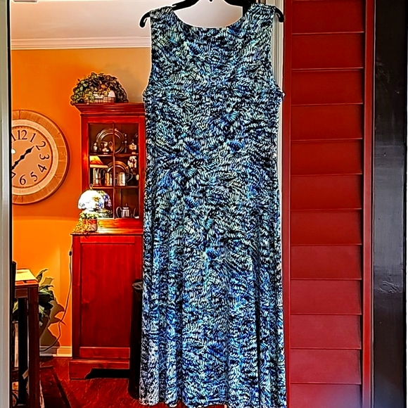 Dress - Picture 4 of 15